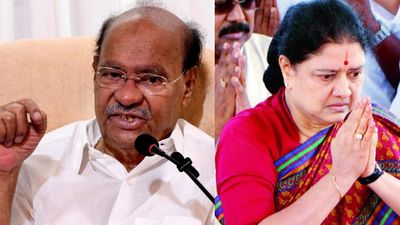 ஒரு கை பார்த்துற வேண்டிதான்.. பலத்தை காட்ட தயாராகும் சீனியர்கள்! சசிகலாவுடன் கைகோர்க்கும் ராமதாஸ்?