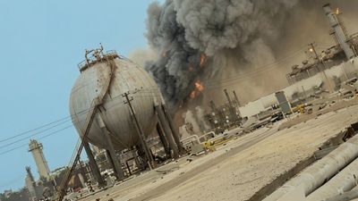 ஈரான் எதிர்பாராத அட்டாக்.. பெரிய எண்ணெய் சுத்திகரிப்பு ஆலை, பெரிய கேஸ் ஆலைகள் மூடல்! உலகிற்கே பாதிப்பு 