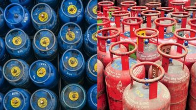 கையில வணிக கேஸ் சிலிண்டர் இருந்தா, 30 நாளுக்கு கோழிக்கறி பிரியாணி இலவசம்! ஓசூர் ஹோட்டல் சர்ப்ரைஸ்