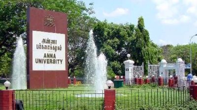  அண்ணா பல்கலைக்கழகத்தில் மீண்டும் புயல்.. பேராசிரியர் மீது மாணவி பாலியல் புகார்.. போலீஸ் விசாரணை!