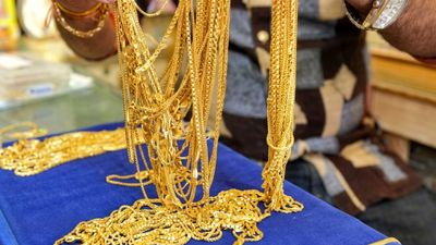 உங்கள் வீட்டு பீரோவில் 62 சவரன் தங்கம் இருக்கா? நகைக்கு இந்த ஒரு கணக்கு இல்லனா ஐடி நோட்டீஸ் வரலாம்