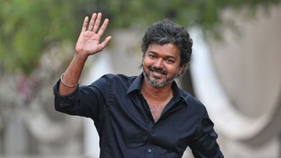 எப்படி வெளியே போச்சு? ஆனந்திடம் கடுகடுத்த விஜய்! இரவோடு இரவாக முக்கிய மீட்டிங்! வெளியாகும் அறிவிப்பு