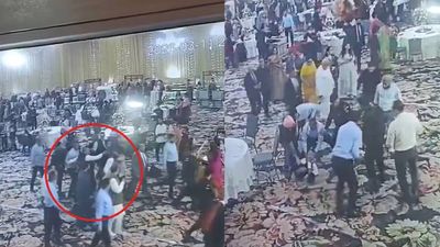 கிட்ட வந்த ஆசாமி.. மாஜி முதல்வர் மீது துப்பாக்கி சூடு.. NSG செய்த செயலால் நூலிழையில் தப்பினார்!