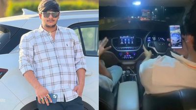 120 கிமீ வேகம், அலறிய நண்பர்.! அடுத்த நொடி இரண்டாக பிளந்து விபத்தில் சிக்கிய கார்! பறிபோன 2 உயிர்கள்