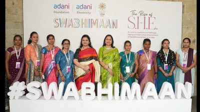 அதானி அறக்கட்டளையின் 'சுவாபிமான்' திட்டம் விரிவாக்கம்: 10 லட்சம் பெண் தொழில்முனைவோரை உருவாக்க இலக்கு