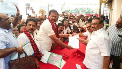 கண்ணைக் காட்டிய உதயநிதி..அறிவாலயத்தில் குவிந்த வாரிசுகள்! 2026 தேர்தல் காத்திருக்கும் மெகா ட்விஸ்ட்!