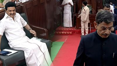 தனியே தன்னந்தனியே.. தனிமரமாய் தமிழ்நாட்டை விட்டுப் போன ஆர்என் ரவி! யாருமே கண்டுக்கலையே! பரபர சீன்!