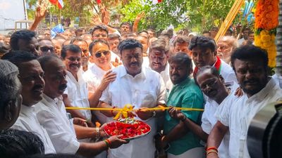 நாங்க 10000..அவங்க 8000 தான்! அத்தைக்கு மீசை வச்சா சித்தப்பா மாதிரி இருக்கு! திண்டுக்கல்லார் ராக்ஸ்!