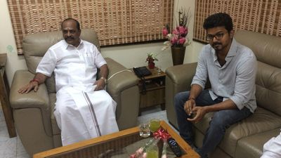 ஒருவேள உண்மையா இருக்குமோ.. என்டிஏ கூட்டணியில் விஜய்! மாஜி அமைச்சர் கடம்பூர் ராஜூ சொன்ன வார்த்தை!