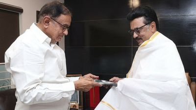 கெட் அவுட் காங்கிரஸ்..ஒரே வார்த்தையில் முடித்த ஸ்டாலின்! இறங்கி வந்த கதர்கள்..பஞ்சாயத்து பேசும் ப.சி