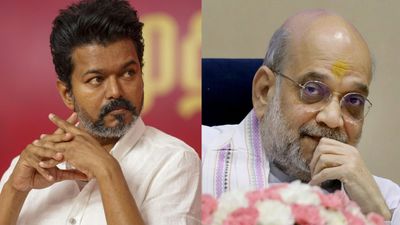 உடையுது தவெக? இரண்டாக நிற்கும் இரண்டாம் கட்ட தலைகள்! இருதலைக் கொல்லி எறும்பாக விஜய்! எகிறும் பிர்ஷர்