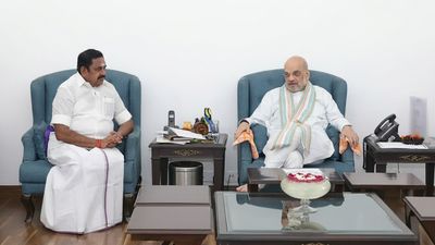 ஜெயலலிதா இருந்தா இப்படி நடக்குமா? மொத்தமாக கண்ட்ரோலை எடுத்த பாஜக..லிஸ்டோடு டெல்லிக்கு ஓடிய எடப்பாடி!