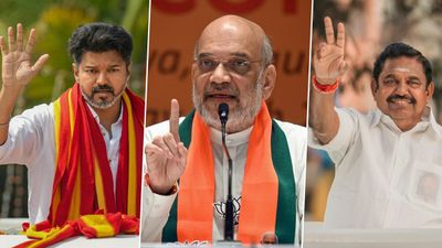 கான்ஃபிடண்டா இருங்க.. விஜய் வர்றாரு! எடப்பாடிக்கு பாஜக அனுப்பிய மெசேஜ்? இதனால் தான் கிளைமேக்ஸ் லேட்?