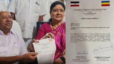 ராமதாஸ் உடன் கூட்டணியை உறுதி செய்தார் சசிகலா! தமிழக நலனுக்காக இணைந்திருப்பதாக அறிவிப்பு