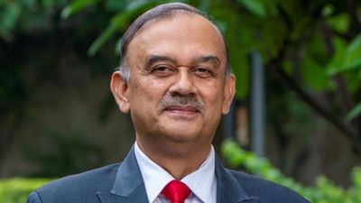 வங்கியில் நடக்கும் 