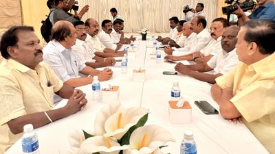 திமுக - காங்கிரஸ்.. யார் அதிக இடங்களில் போட்டி? புதுச்சேரியில் தொடங்கியது பேச்சுவார்த்தை!