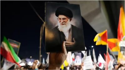 காமெனி கொல்லப்பட்ட பிறகும் ஈரானிலிருந்து பாயும் ஏவுகணைகள்! என்ன நடக்குது? அச்சத்தில் மத்திய கிழக்கு