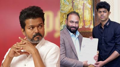 விஜய் இனிஷியல் கூட வேண்டாம், தூக்கி எறிந்த மகன்..! ஜோசன் பெயருக்கு பின்னாடி என்ன சேர்த்து இருக்கிறார் பாருங்க!