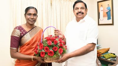 காளியம்மாள் மயிலாடுதுறை தொகுதியில் போட்டி? அதிமுகவில் சேர்ந்ததும் எடப்பாடி போடும் கணக்கு.. பின்னணி