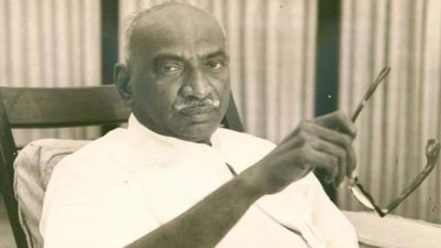 கள்ள நோட்டு கும்பல் கைது.. களத்தூரில் குடிசைகள் தீ வைப்பு.. காமராஜின் 10 ஆண்டுகால ஆட்சி!