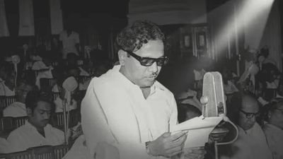 தமிழக தேர்தல் வரலாறு: கருணாநிதிக்கு உதயசூரியன்.. நெடுஞ்செழியனுக்கு சேவல்.. திமுகவின் முதல் சம்பவம்!