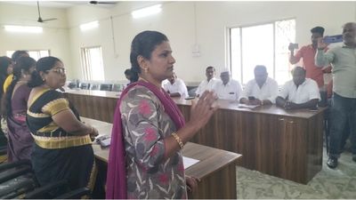 அசிங்க அசிங்கமா பேசுறாங்க..என் கட்சியில எனக்கே பாதுகாப்பு இல்லை! பரபரப்பை பற்ற வைத்த பாஜக கவுன்சிலர்