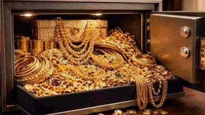 Gold Rate Today: வரலாறு காணாத அளவு சரியும் தங்கம் விலை.. இன்று காத்திருக்கும் மெகா இன்ப செய்தி! நகை பிரியர்களே ரெடியா 