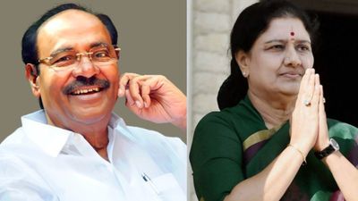 தமிழ்நாடு அரசியலே தலைகீழாகப் போகுது.. அய்யாவை சந்தித்த சின்னம்மா! தைலாபுரத்தில் பரபரத்த மீட்டிங்!