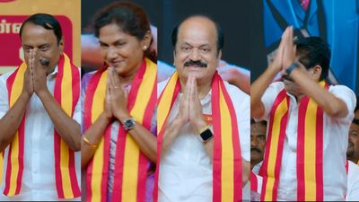 திமுகனாலும்.. தவெகனாலும்.. சீட்டுகளை அள்ளும் மாஜி அதிமுக தலைகள்! விஜய் லிஸ்ட்டில் யார் யார் பாருங்க!