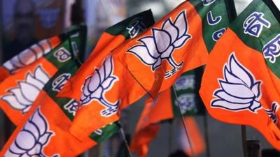 “காருக்குள் வைத்து தவறாக நடக்க முயற்சி”.. பாஜக முக்கிய நிர்வாகி மீது மகளிரணி தலைவி பரபரப்பு புகார்