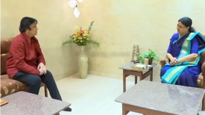  சசிகலாவை சந்தித்த கார்த்திக்.. பிரச்சாரத்திற்கு ரெடி? தெற்கில் ஆதரவை திரட்ட பிளான்!