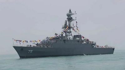 இந்தியா டூ ஈரான்..  புறப்பட்ட ஈரான் போர்க்கப்பலை மூழ்கடித்த அமெரிக்க நீர்மூழ்கி கப்பல்.. பின்னணி