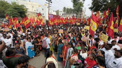 விஜய்யை முடக்க நடக்கும் முயற்சி.. தமிழ்நாடு முழுவதும் இன்று தவெக போராட்டம்.. விஜய் பங்கேற்பு? 