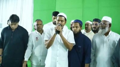 தவெக இஃப்தார் விருந்து நிகழ்ச்சி.. இன்று நாள் முழுவதும் நோன்பு வைக்கும் விஜய்