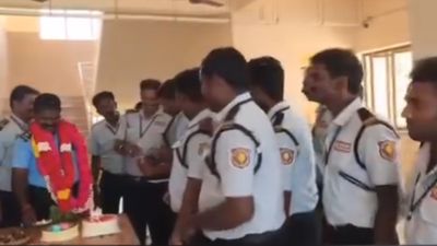 திருச்செந்தூர் கோயிலுக்குள் பிறந்தநாள் கொண்டாட்டம்! ரூ 1 லட்சம் அபராதம் விதித்த நிர்வாகம்