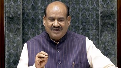 எமோஷ்னலான ஓம் பிர்லா.. நாடாளுமன்றத்தில் பேசும்போதே தழுதழுத்தார்.. என்ன நடந்தது?