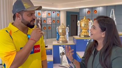 சின்ன தல ரெய்னா பாடிய சூர்யா பாட்டு.. வாழ்க்கையில் யாரும் இப்படி கேட்டிருக்க முடியாது.. சேப்பாக்கமே அதிர்ந்து போச்சு