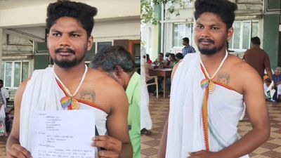 திருப்பூரில் கலெக்டர் ஆபீசுக்கு உள்ளாடை சுற்றி வந்த நபர்.. அரசு மருத்துவமனை ஊழியரின் ஆச்சரிய செய்கை