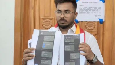 பணம் தந்தால் பதவி.. ரூ.26 லட்சம் பெற்று மோசடி? தவெக மாவட்ட செயலாளர் மீது பகீர் புகார்!