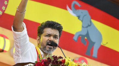 பெரம்பூர், திருச்சி கிழக்கு தொகுதிகளில் சி. ஜோசப் விஜய்.. 2 தொகுதிகளில் போட்டியிடும் தவெக தலைவர்!