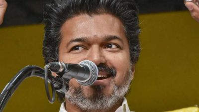 ரூ.500+ கோடிக்கு சொத்து இருக்கு.. ஆனாலும் ரூ.67,000க்கு TVS XL வாங்கிய விஜய்.. என்ன காரணம் தெரியுமா 