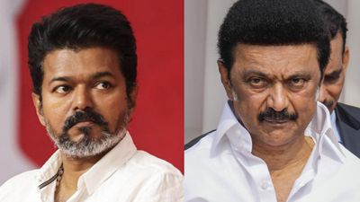 ஆட்டத்தை முடிச்சிடுவாங்க! கவனமா இருங்க.. விஜயை எச்சரித்த டெல்லி தலை! யோசிக்கிறேங்க.. மனம்மாறிய விஜய் 