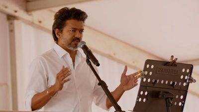 விஜயை சுற்றும் பிரச்சனை.. பெற்றோர் பார்த்த பொண்ணை கல்யாணம் பண்ணுங்க! ரசிகர்களுக்கு கொடுத்த அட்வைஸ்