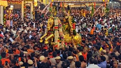 மதுரை சித்திரை திருவிழா! தங்கக் குதிரையில் வைகை ஆற்றில் இன்று இறங்குகிறார் அழகர்!