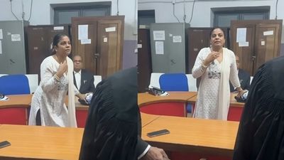 விசாகப்பட்டினம் நீதிமன்றத்தில் பெண் நீதிபதி முன்பே.. ஆடிப்போக வைத்த பெண்.. வீடியோ பாருங்க