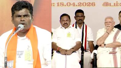 கோவை மேடையில் சட்டென அண்ணாமலை செய்த  செயல்.. முகம் மாறிய மோடி