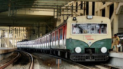 சென்னை எலக்ட்ரிக் ரயில் சேவை: 21 நாட்கள் சேவை முடக்கம்..  அரக்கோணம் மக்களுக்கு பாதிப்பு!