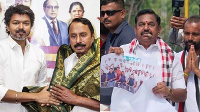 செங்கோட்டையன் சீக்ரெட் கையில இருக்கு.. எடுத்து விட்டா அவ்ளோதான்.. ரொம்ப ஆடுனா! எடப்பாடி மிரட்டல்