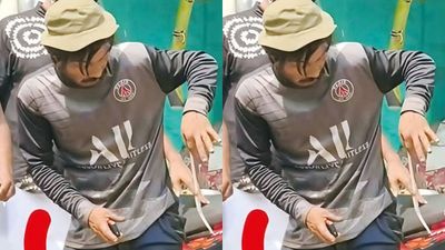 மண்ணுளிப் பாம்பு கடிக்க கடிக்க சிரித்த நபர்.. பாக்கெட்டில் இருந்து கேஷூவலா எடுத்து! மிரண்ட மலப்புரம்