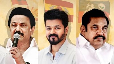 திமுக + விஜய்.. இருமுனை தாக்குதலில் இருந்து தப்பிக்குமா அதிமுக? கொங்கு மண்டலத்தை நம்பும் எடப்பாடி! 